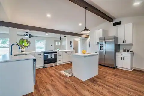 1102 N Austin Avenue, Georgetown, TX 78626 — photo 12