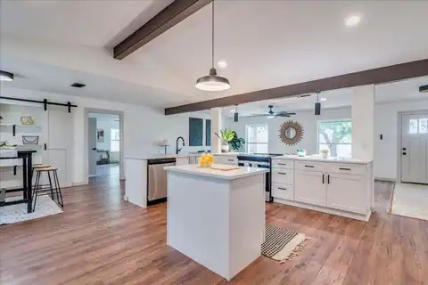 1102 N Austin Avenue, Georgetown, TX 78626 — photo 14