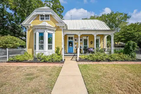 1002 Chestnut Street #D, Bastrop, TX 78602 — photo 2