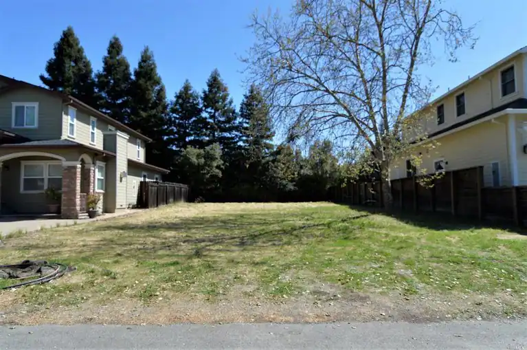 1566 Healdsburg Avenue, Healdsburg, CA 95448