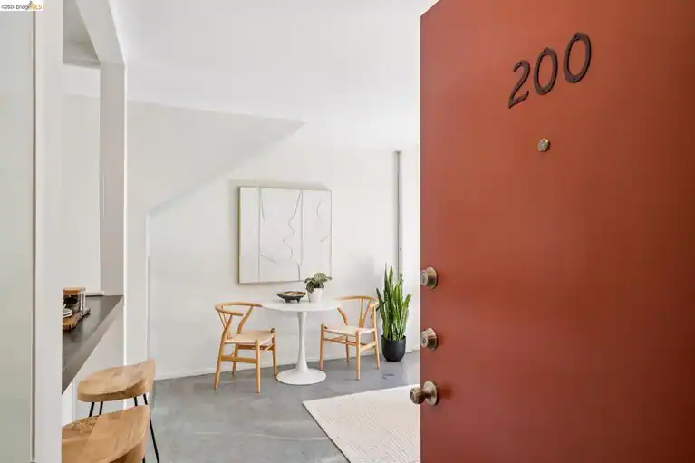 3751 Harrison St #200, Oakland, CA 94611