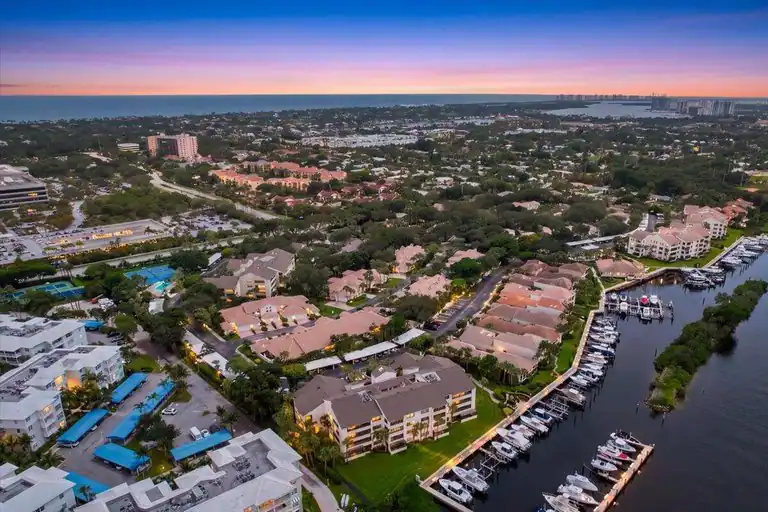526 OAK HARBOUR Drive #526, Juno Beach, FL 33408