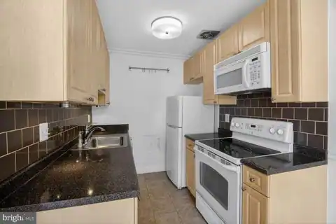 5601 PARKER HOUSE TERRACE #304, HYATTSVILLE, MD 20782 — photo 8