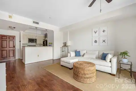 300 W 5th Street #419, Charlotte, NC 28202 — photo 2