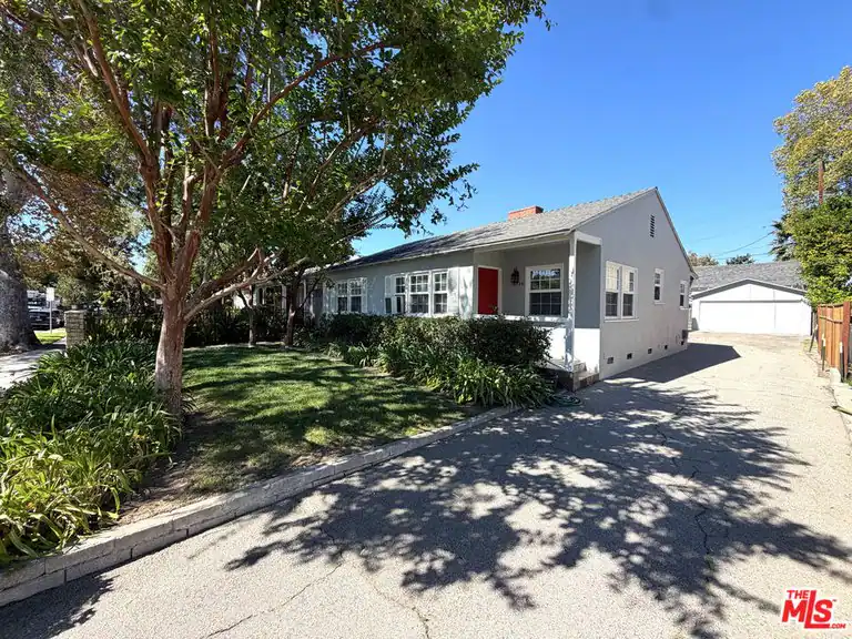 10739 Aqua Vista St, North Hollywood, CA 91602