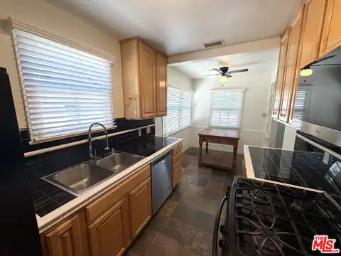 10739 Aqua Vista St, North Hollywood, CA 91602 — photo 9