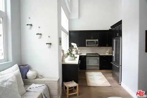 1038 11th St #D, Santa Monica, CA 90403 — photo 2