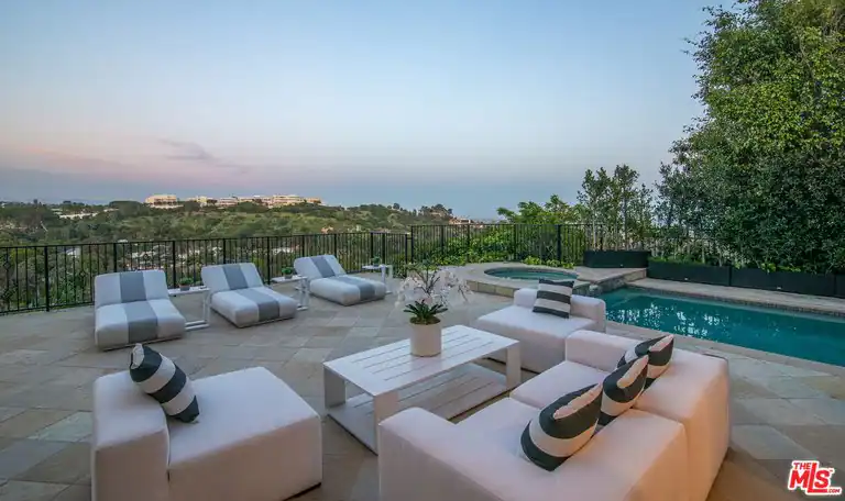 930 N Tigertail Rd, Los Angeles, CA 90049