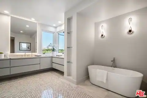 930 N Tigertail Rd, Los Angeles, CA 90049 — photo 11