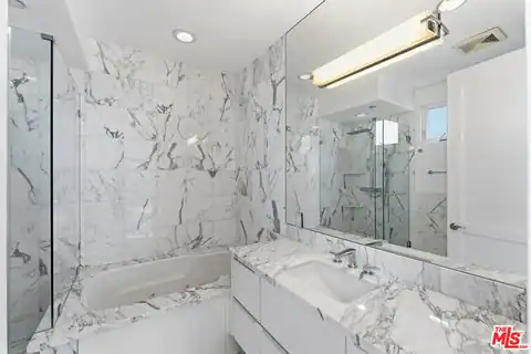 438 Arnaz Dr #106, Los Angeles, CA 90048 — photo 12