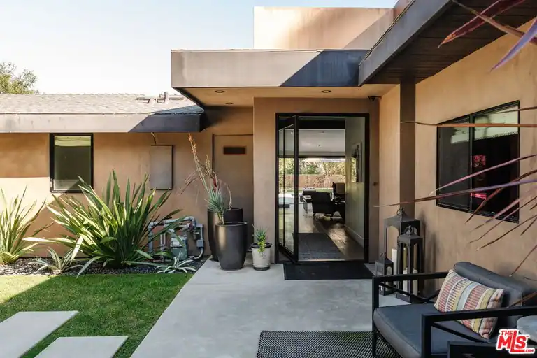 15490 Milldale Dr, Los Angeles, CA 90077