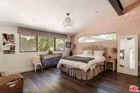 15490 Milldale Dr, Los Angeles, CA 90077 — photo 14
