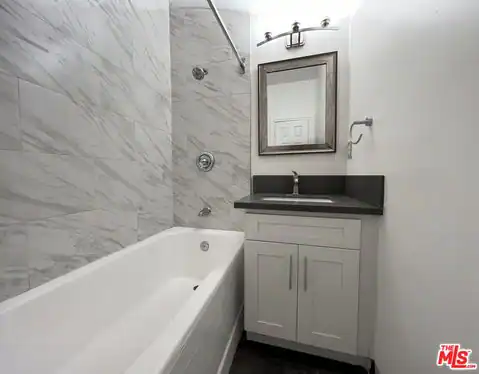444 Chestnut Ave, Long Beach, CA 90802 — photo 3