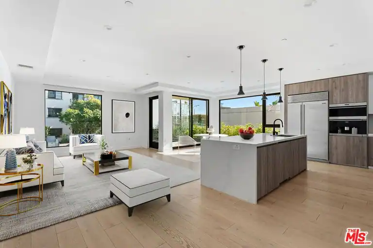 725 N Croft Ave #109, Los Angeles, CA 90069