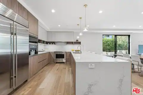 725 N Croft Ave #109, Los Angeles, CA 90069 — photo 18
