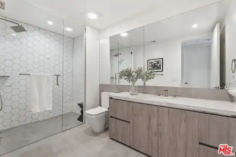 725 N Croft Ave #109, Los Angeles, CA 90069 — photo 21