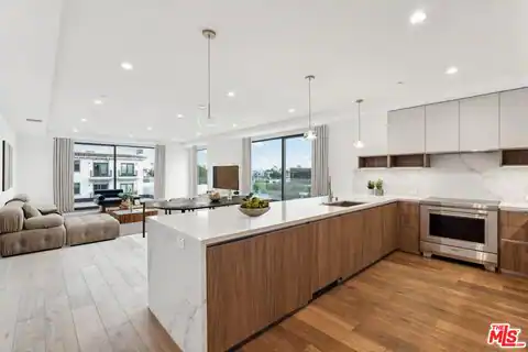 725 N Croft Ave #109, Los Angeles, CA 90069 — photo 3