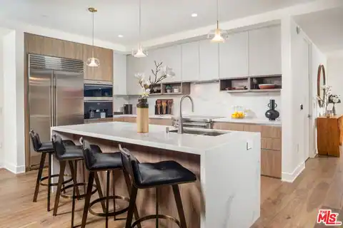 725 N Croft Ave #109, Los Angeles, CA 90069 — photo 37