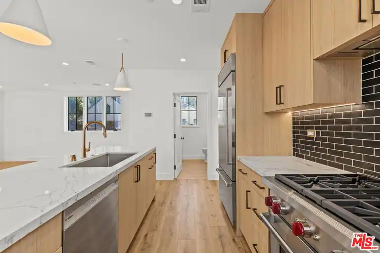 5538 Tova Rd, Sherman Oaks, CA 91411