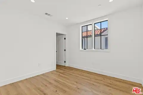 5538 Tova Rd, Sherman Oaks, CA 91411 — photo 11