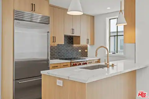 5538 Tova Rd, Sherman Oaks, CA 91411 — photo 2