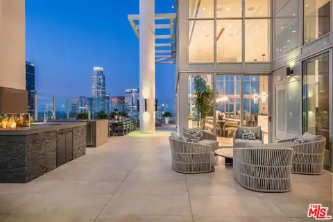 825 S Hill St #Penthouse, Los Angeles, CA 90014 — photo 43