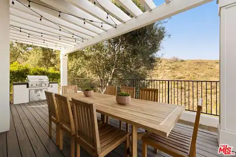 1459 Via Cresta, Pacific Palisades, CA 90272 — photo 11