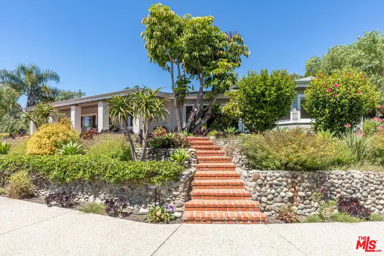 28901 Boniface Dr, Malibu, CA 90265