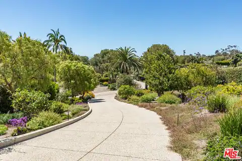 28901 Boniface Dr, Malibu, CA 90265 — photo 2