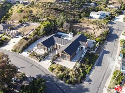 20521 Roca Chica Dr, Malibu, CA 90265 — photo 14