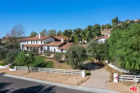25127 Jim Bridger Rd, Hidden Hills, CA 91302 — photo 3
