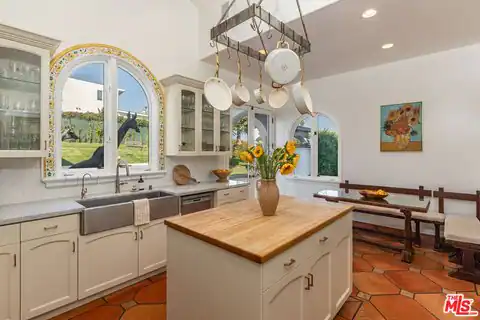 3453 Coast View Dr, Malibu, CA 90265 — photo 11