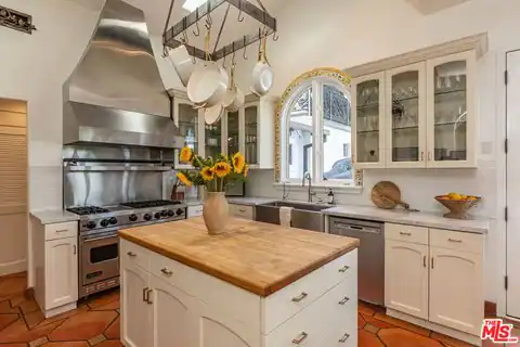 3453 Coast View Dr, Malibu, CA 90265 — photo 12