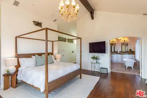 3453 Coast View Dr, Malibu, CA 90265 — photo 17