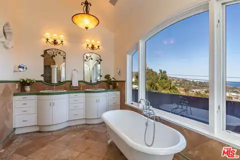 3453 Coast View Dr, Malibu, CA 90265 — photo 18