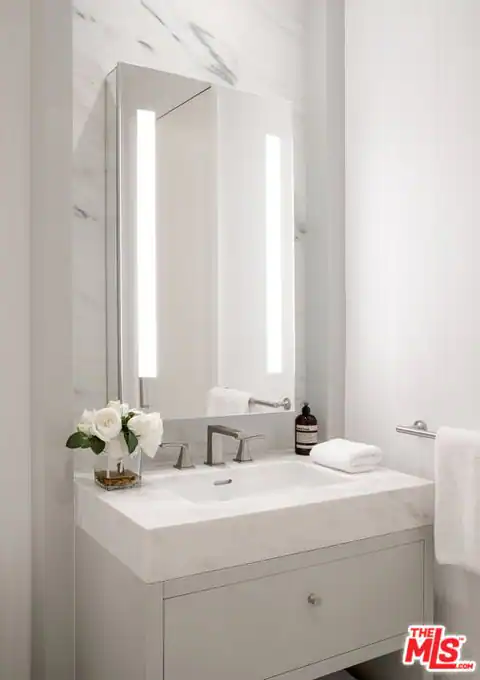 1000 8th St #5805, Los Angeles, CA 90017 — photo 16