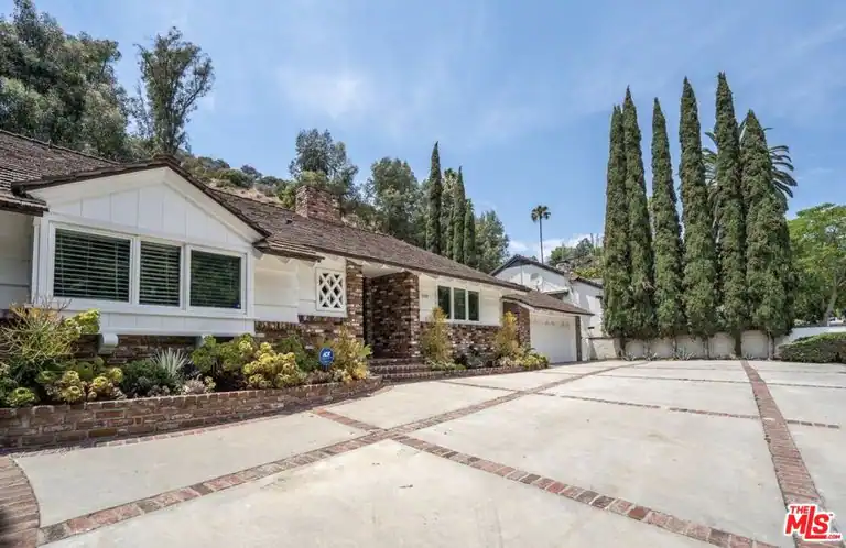 2201 Coldwater Canyon Dr, Beverly Hills, CA 90210