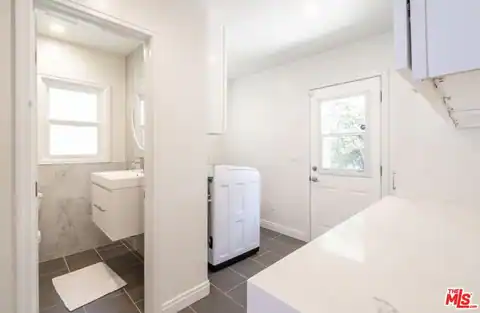2201 Coldwater Canyon Dr, Beverly Hills, CA 90210 — photo 13