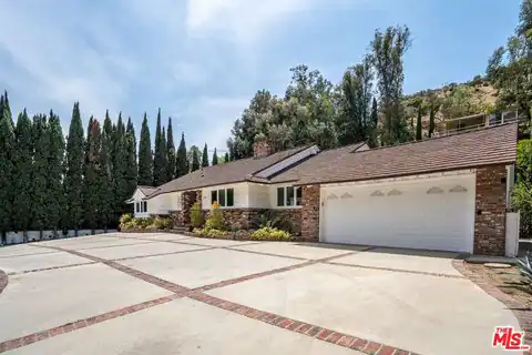 2201 Coldwater Canyon Dr, Beverly Hills, CA 90210 — photo 2