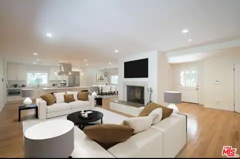 2201 Coldwater Canyon Dr, Beverly Hills, CA 90210 — photo 3