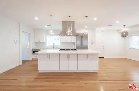 2201 Coldwater Canyon Dr, Beverly Hills, CA 90210 — photo 4