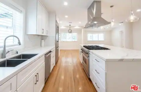 2201 Coldwater Canyon Dr, Beverly Hills, CA 90210 — photo 5