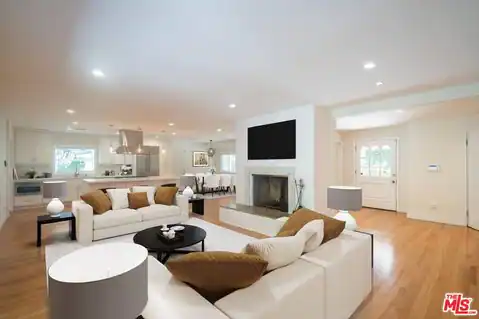 2201 Coldwater Canyon Dr, Beverly Hills, CA 90210 — photo 6