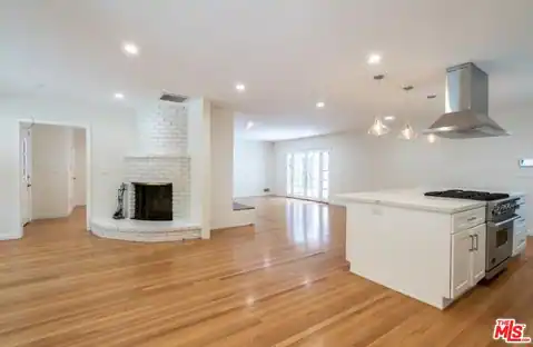 2201 Coldwater Canyon Dr, Beverly Hills, CA 90210 — photo 7
