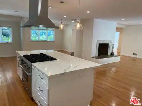 2201 Coldwater Canyon Dr, Beverly Hills, CA 90210 — photo 8