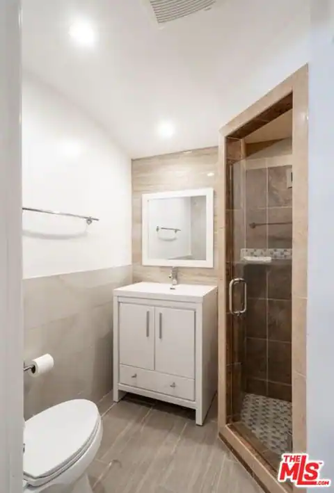 2201 Coldwater Canyon Dr, Beverly Hills, CA 90210 — photo 9