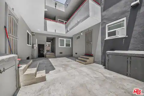727 Olive Ave, Long Beach, CA 90813 — photo 12
