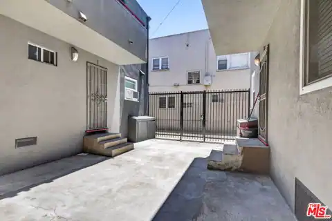 727 Olive Ave, Long Beach, CA 90813 — photo 9