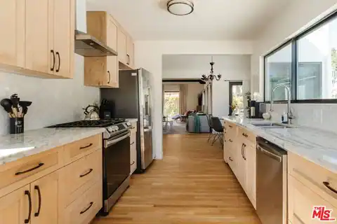 2060 High Tower Dr, Los Angeles, CA 90068 — photo 17