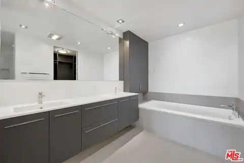 432 N Oakhurst Dr #402, Beverly Hills, CA 90210 — photo 11
